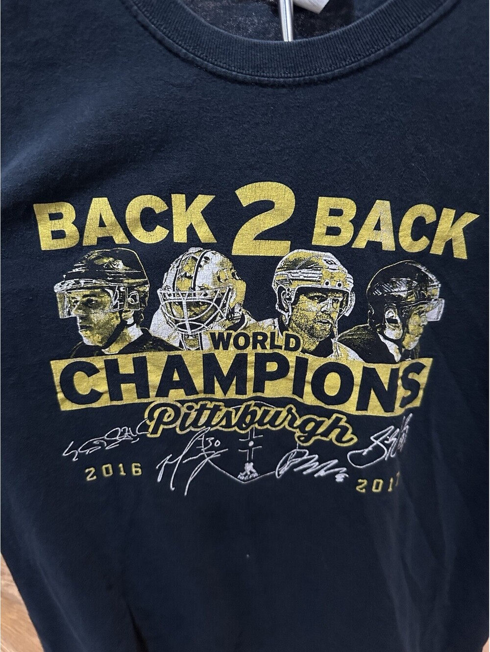 Pittsburgh Penguins Back To Back World Champions 2016 2017 NHL Graphic Tee Large